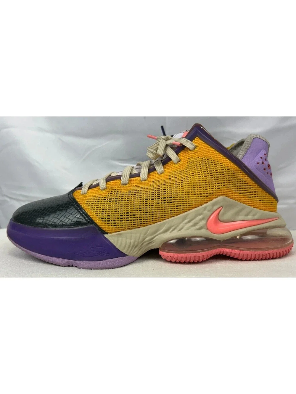 Size 9 - Nike Men's LeBron 19 Low Mismatch DO9829-500